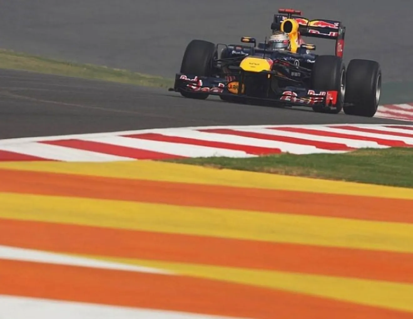 Libres 2: Vettel y Red Bull dominan la jornada