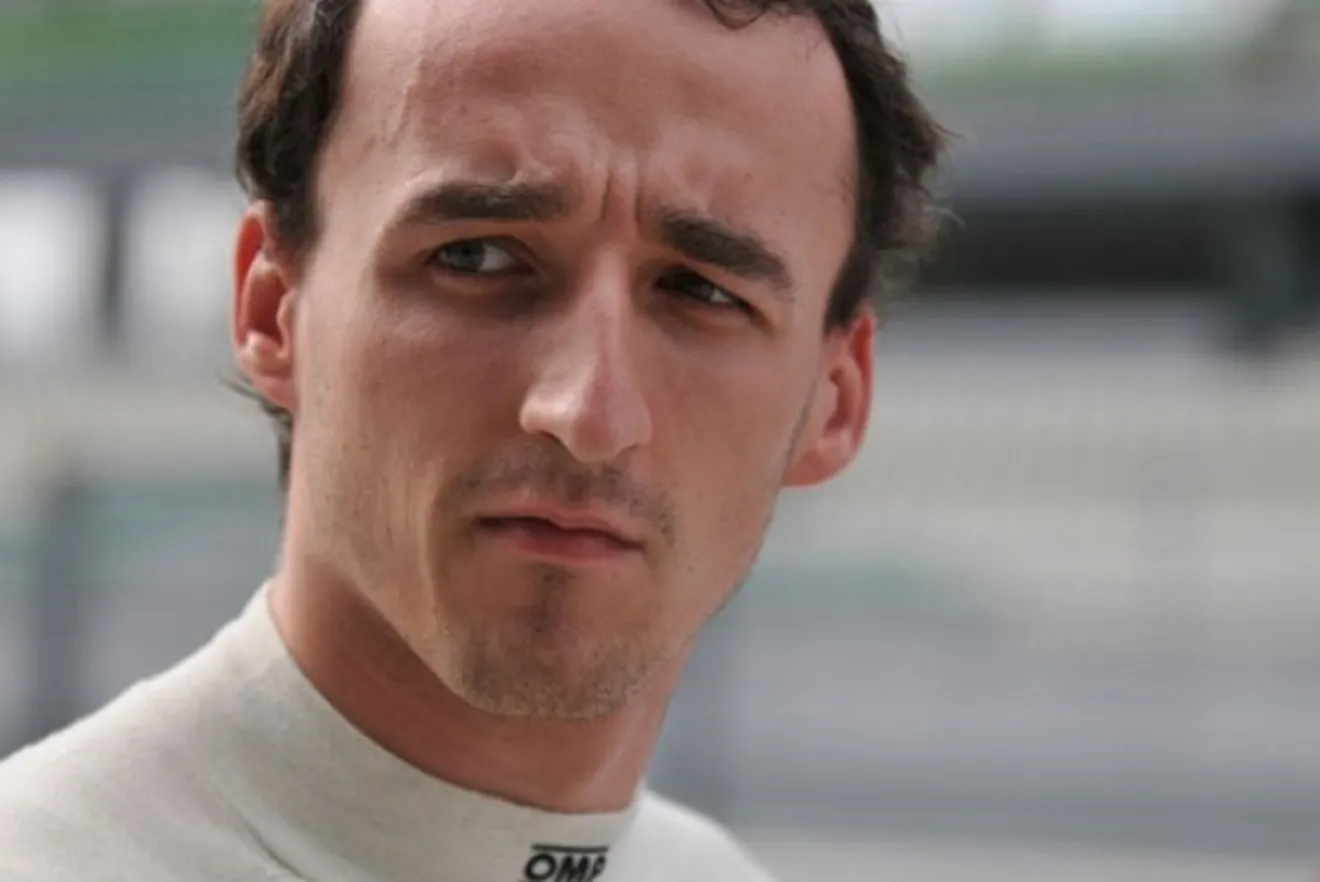 Robert Kubica vuela probando el Mercedes del DTM en Valencia
