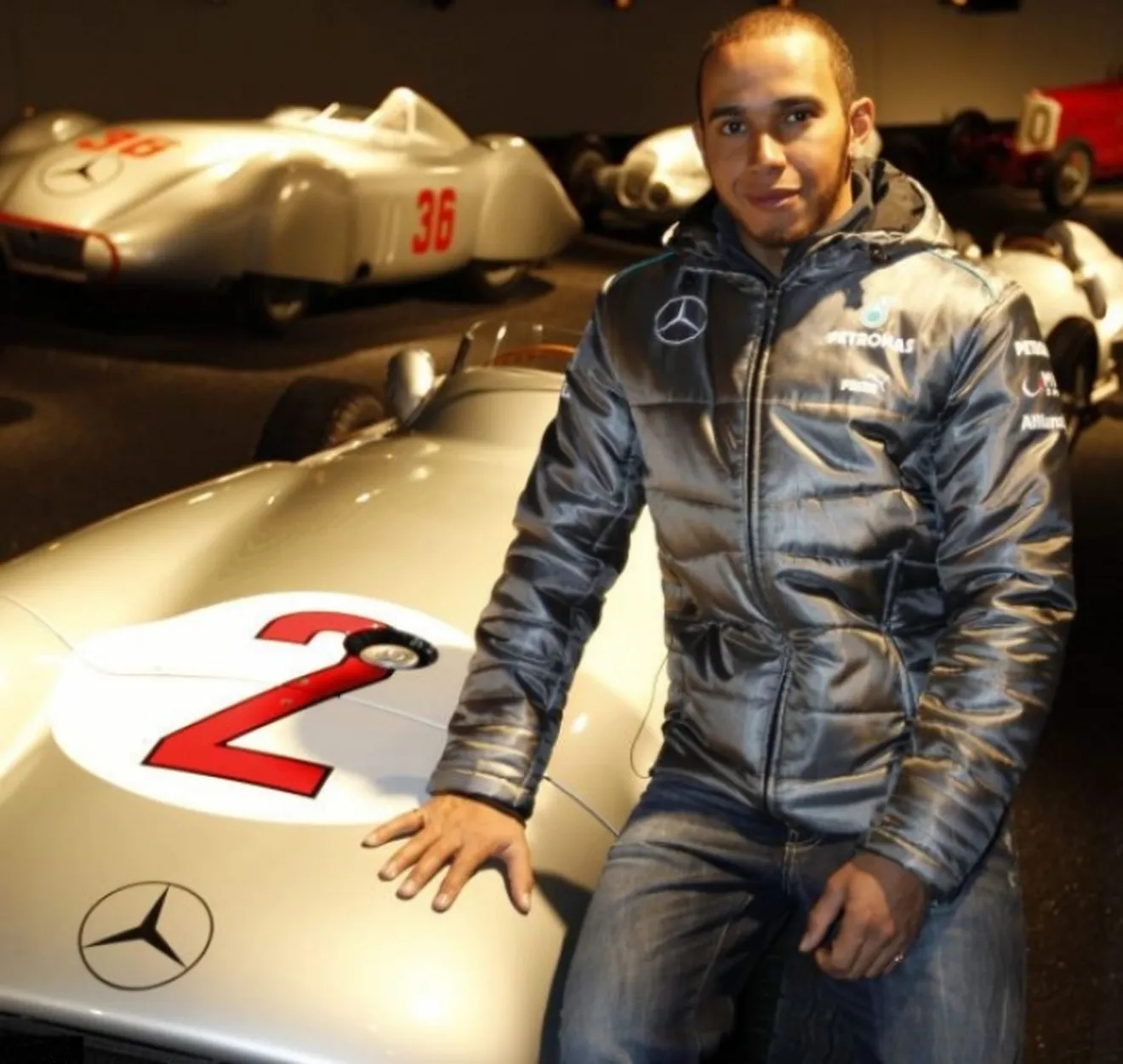 Lewis Hamilton: Otros se quedan en el equipo que gana