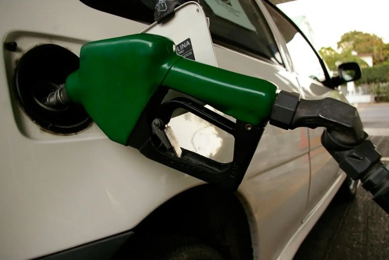 Llenar el depósito sale más caro que nunca, la gasolina a casi 1,50 euros
