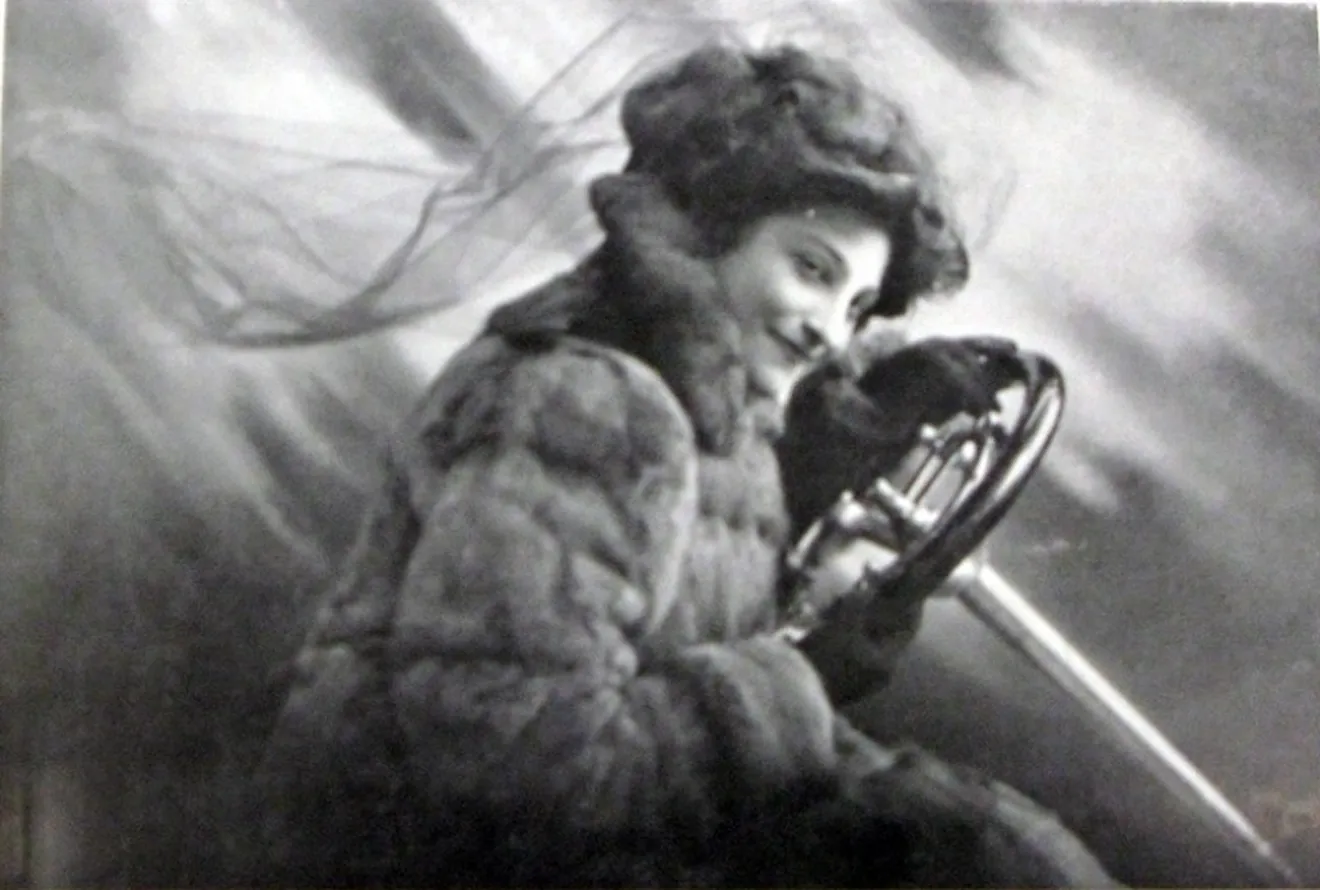Dorothy Levitt, la primera mujer que ganó una carrera de coches