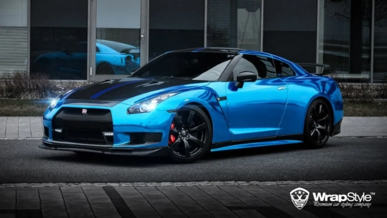 Nissan GT-R por WrapStyle: 1.000 CV vestidos de cromo azul