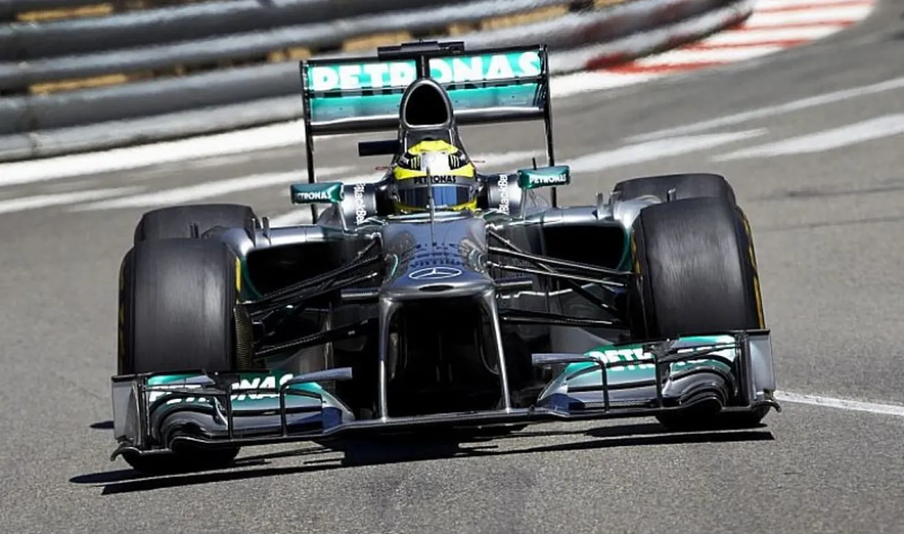 Rosberg lidera los terceros libres en una sesión caótica