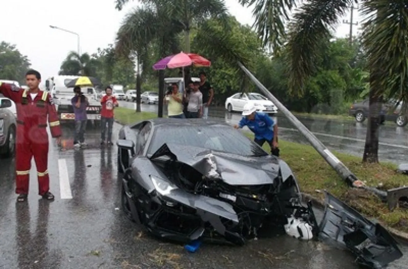 Un Lamborghini Aventador pasa a mejor vida en Tailandia
