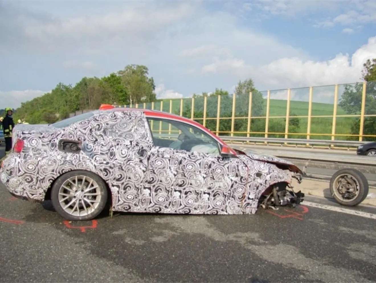 Un prototipo del BMW Serie 2 se estrella y obliga a cerrar una Autobahn