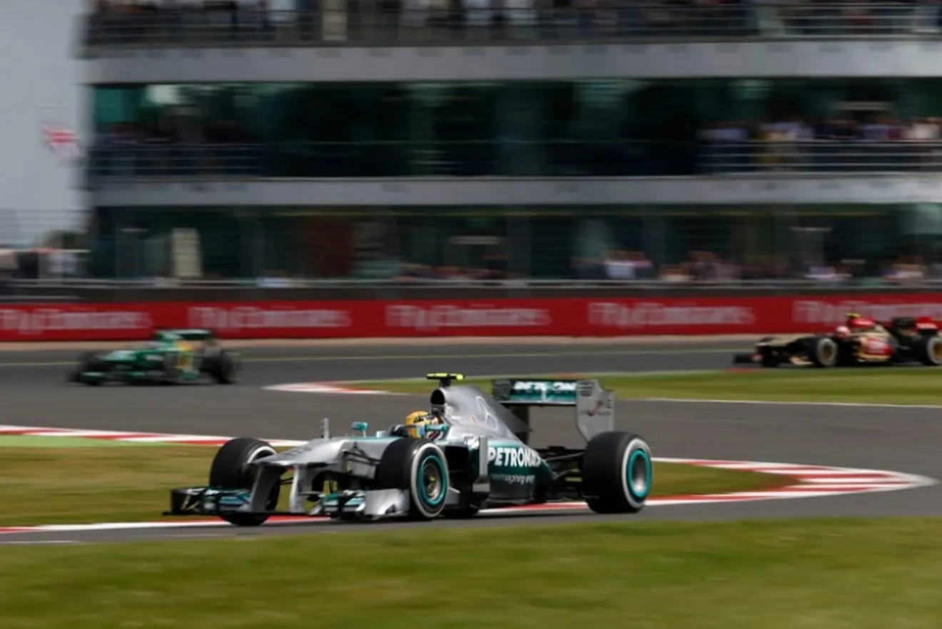 Hamilton logra una pole imposible en Silverstone