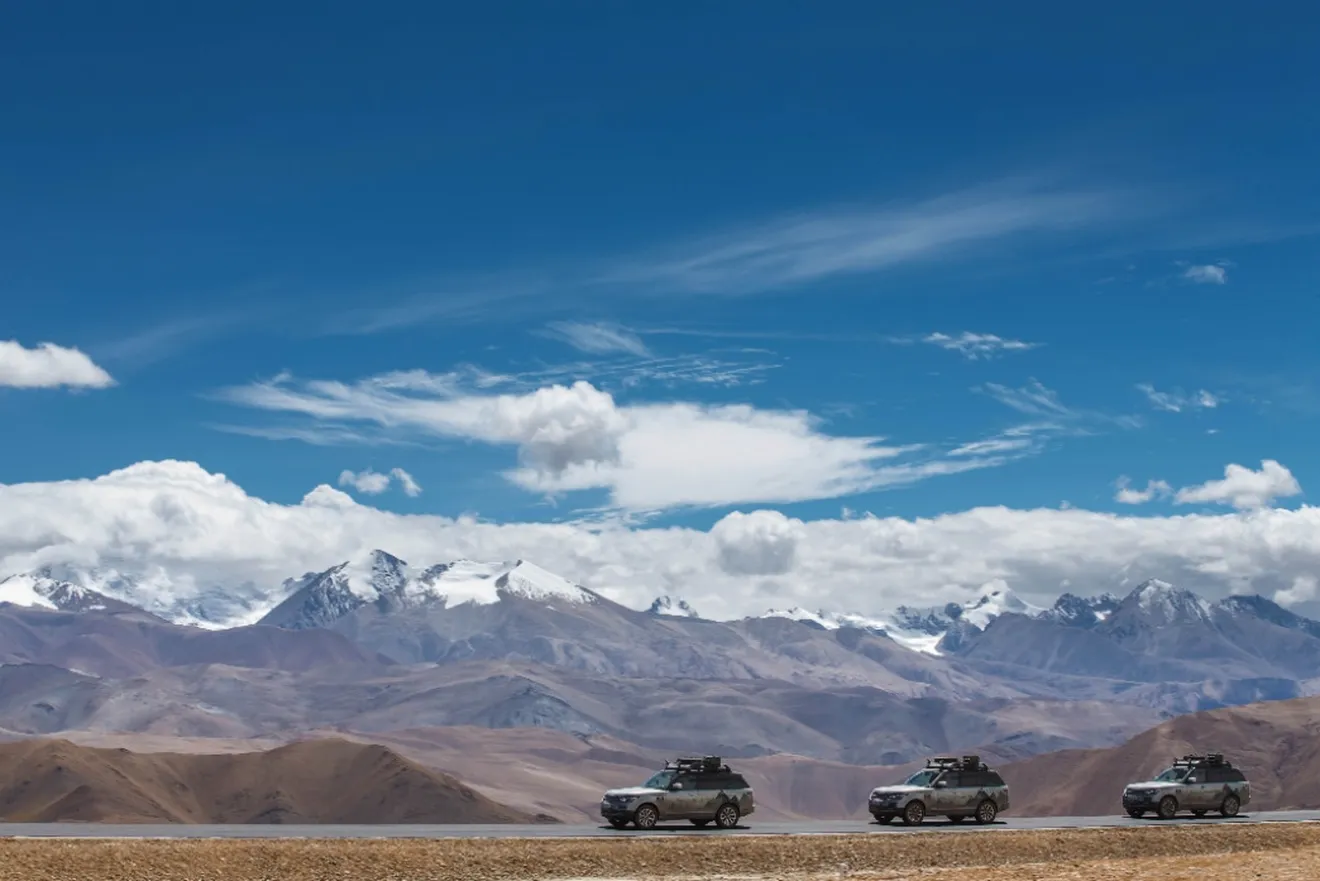 Tres Range Rover híbridos finalizan una expedición desde Solihull hasta Bombay
