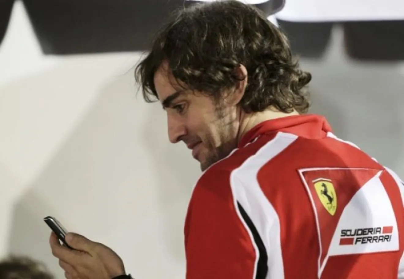 Ferrari prohibe a Fernando Alonso usar el twitter