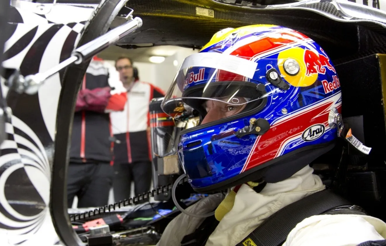 Mark Webber prueba su nuevo Porsche de Le Mans