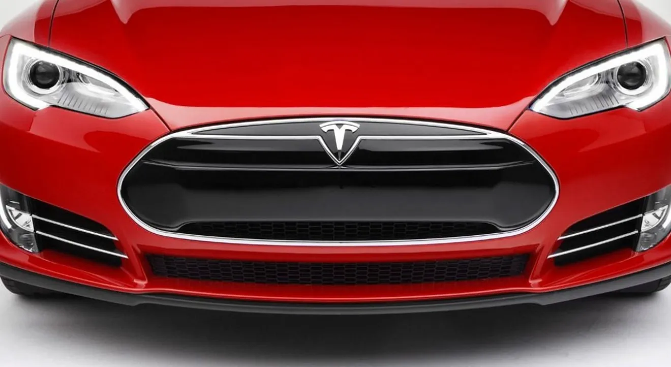 Tesla Model E, debut en el Salón de Detroit 2015