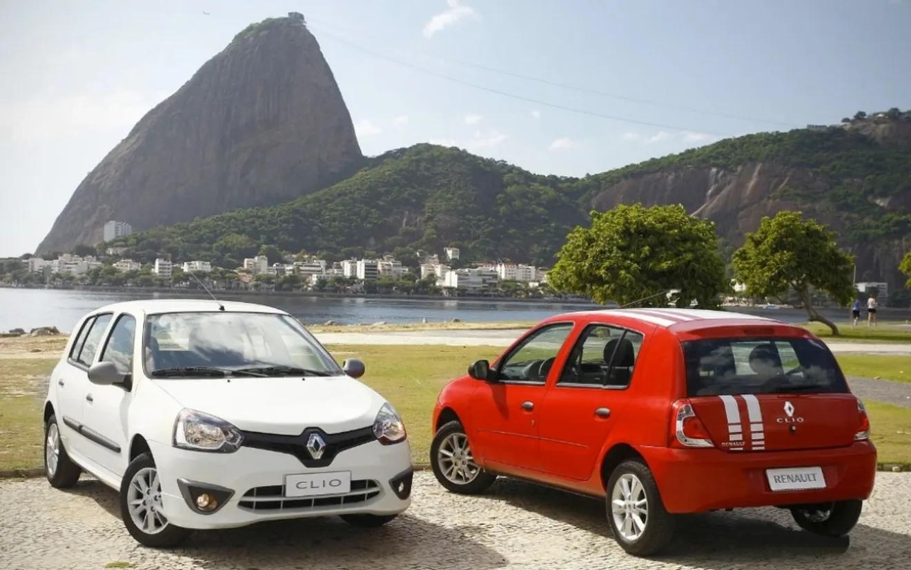 Argentina - Noviembre 2013: Tres modelos Renault entre los cuatro primeros