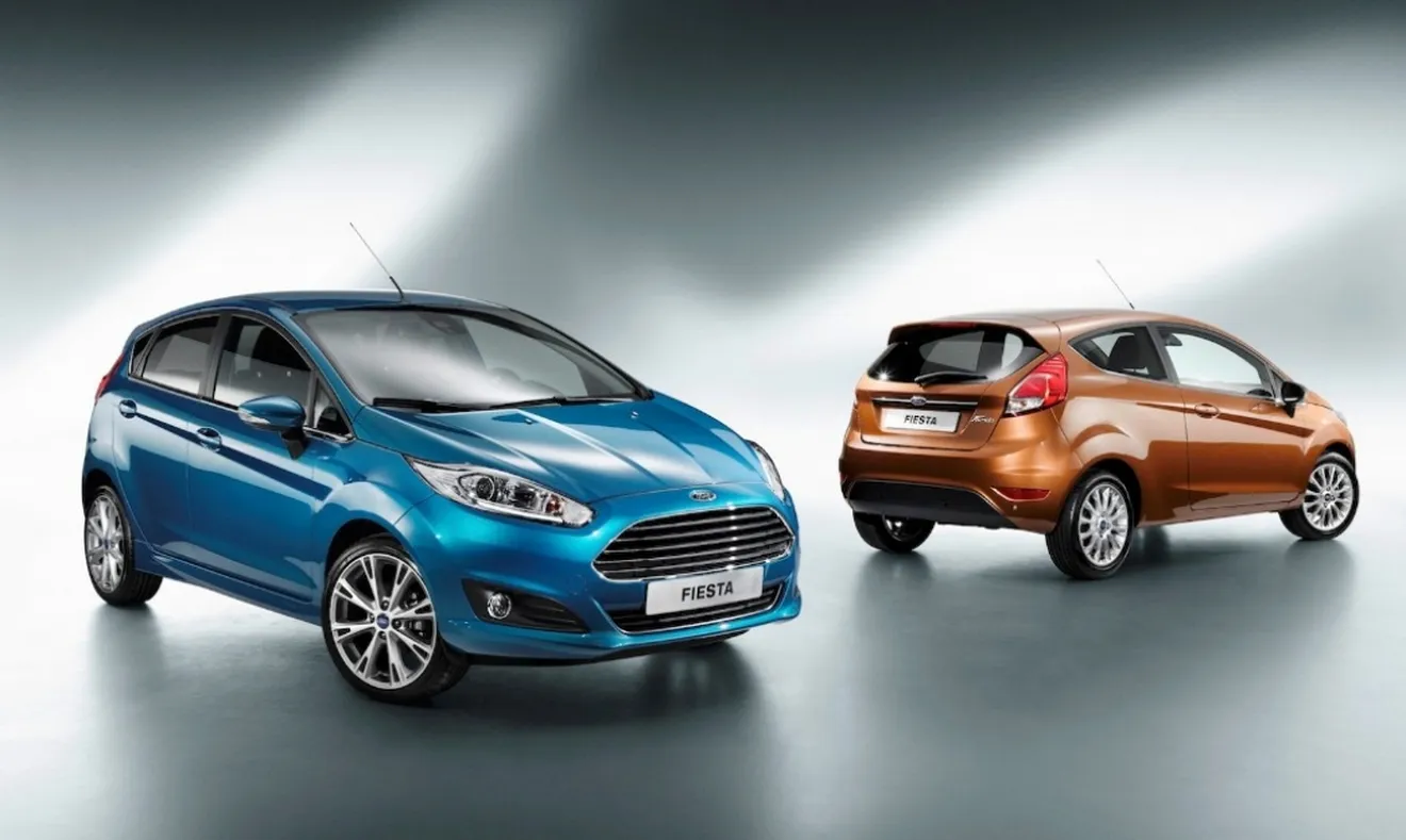 Reino Unido - Noviembre 2013: El Ford Fiesta se mantiene firme