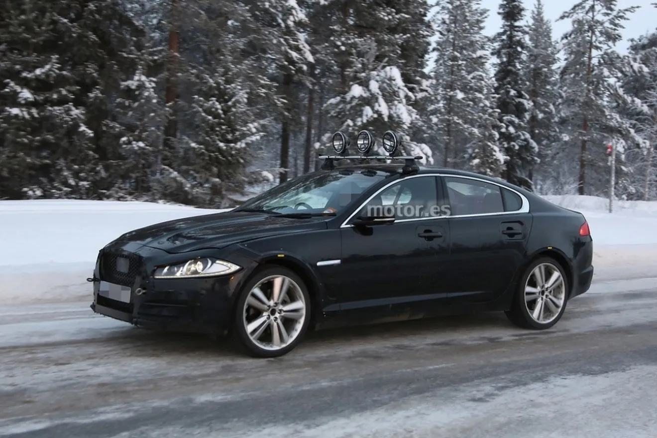 Jaguar XF 2015, pruebas en la nieve