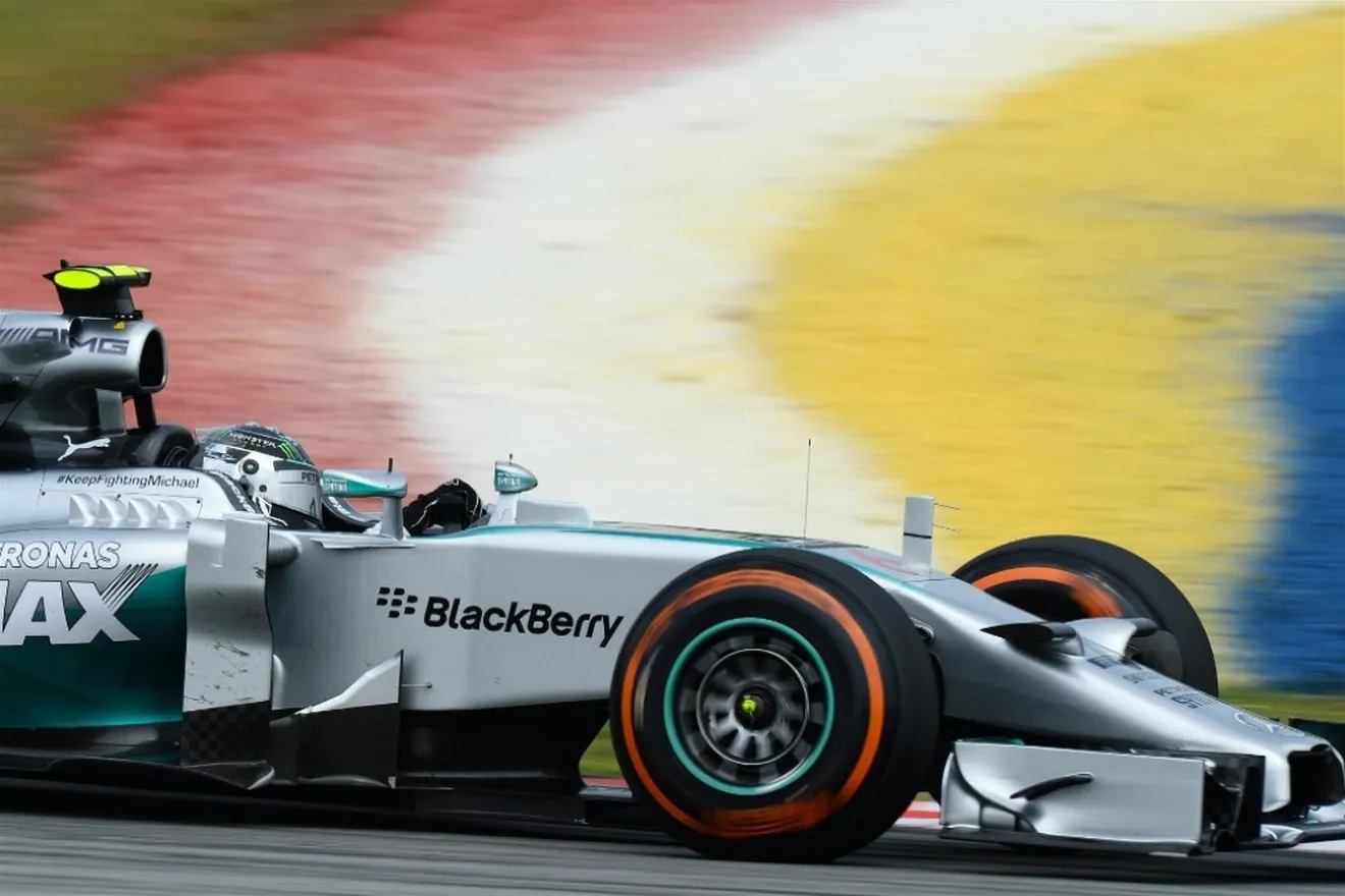 Rosberg marca el camino en los libres en Sepang