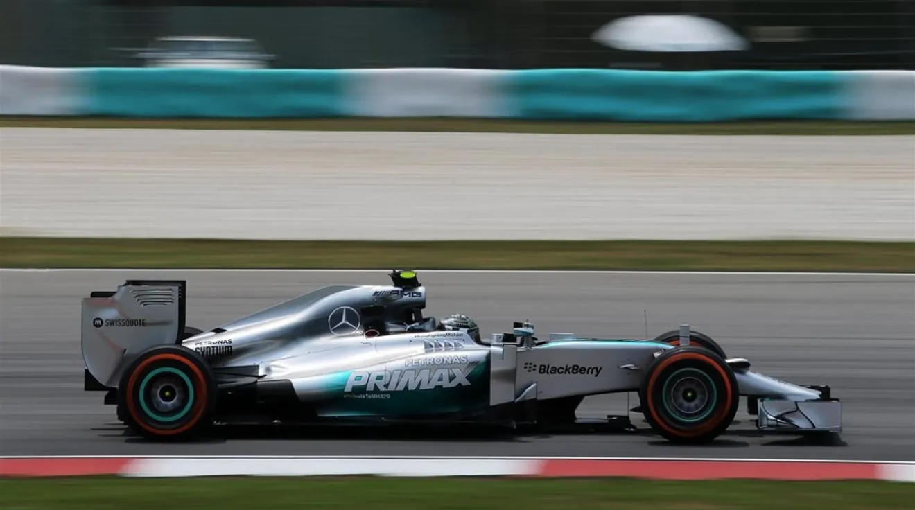 Rosberg y Hamilton dominan con contundencia en los últimos libres