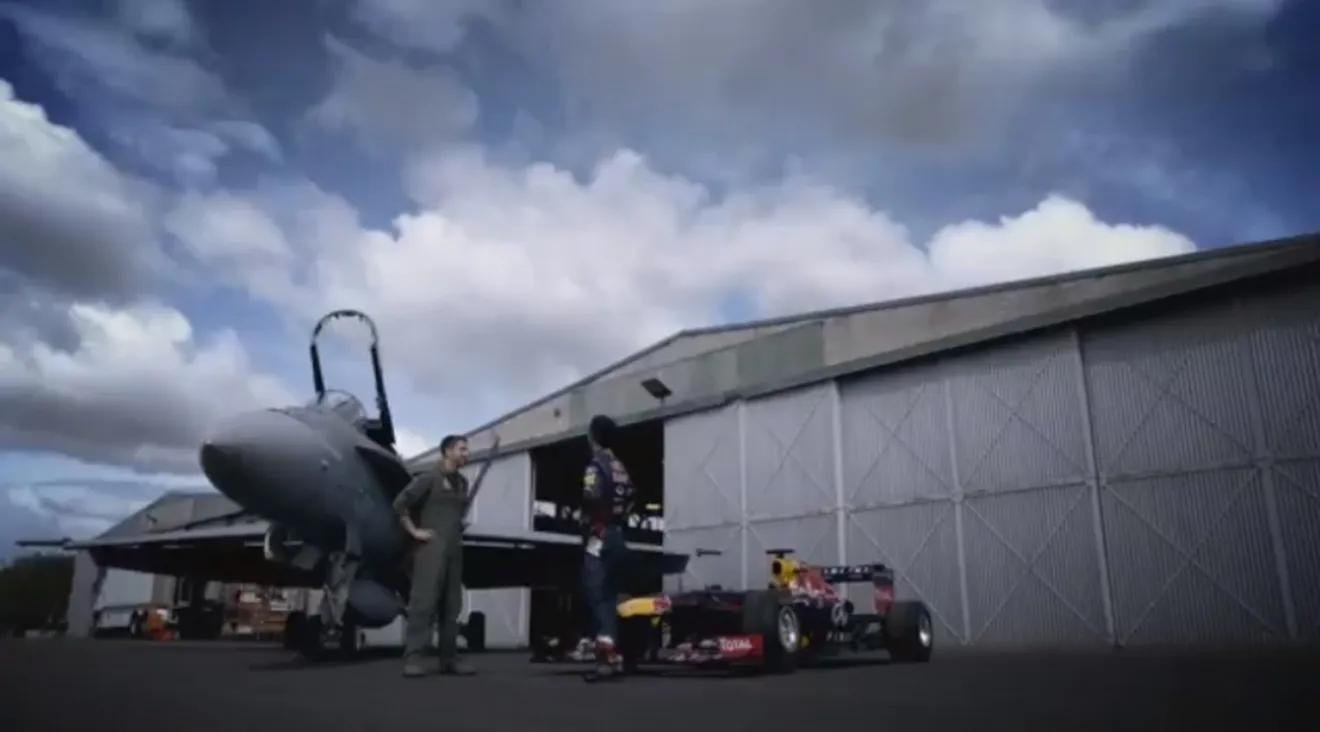 El Red Bull F1 de Ricciardo, cara a cara contra un F/A-18 Hornet