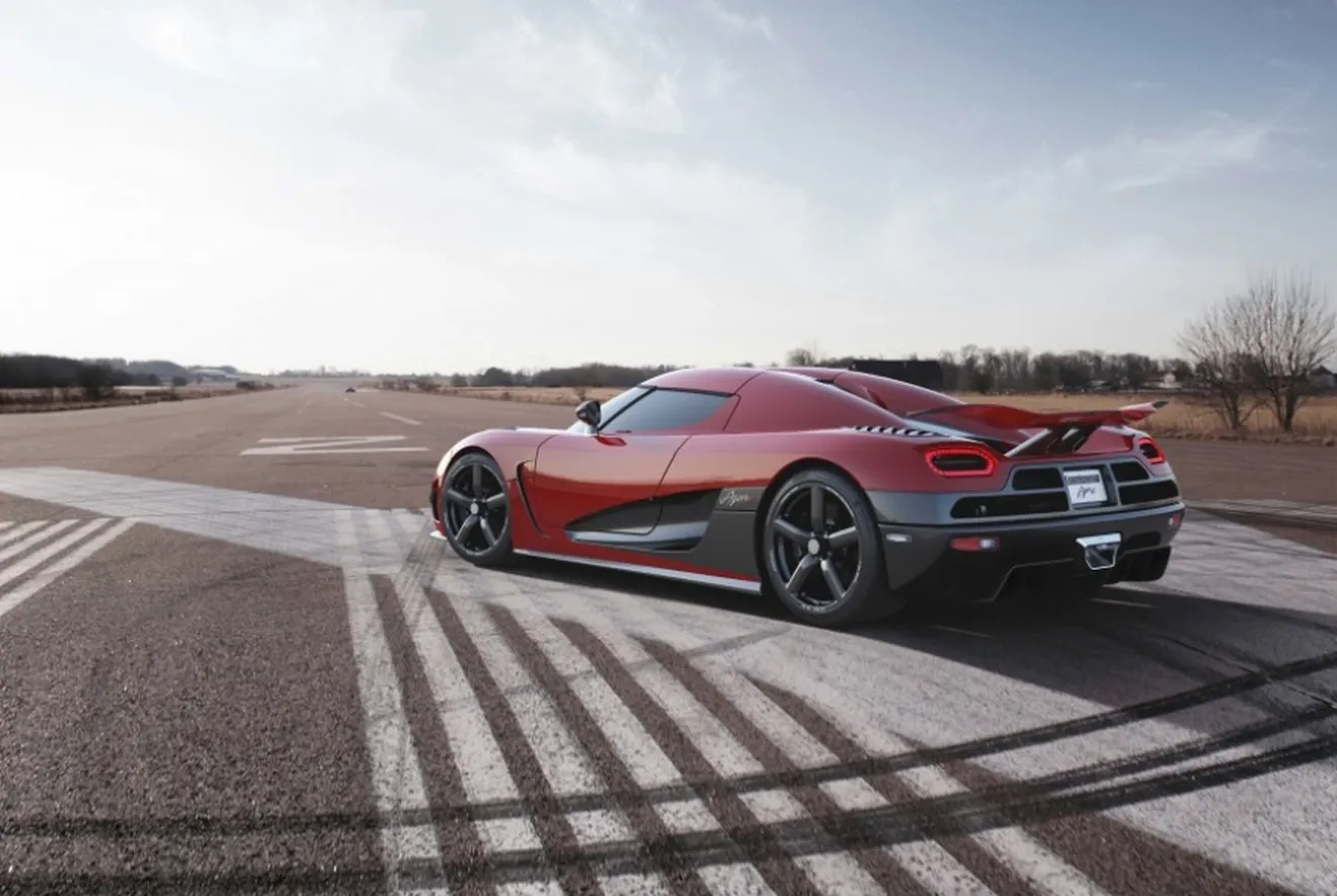 Koenigsegg muestra como se fabrican las llantas de fibra de carbono