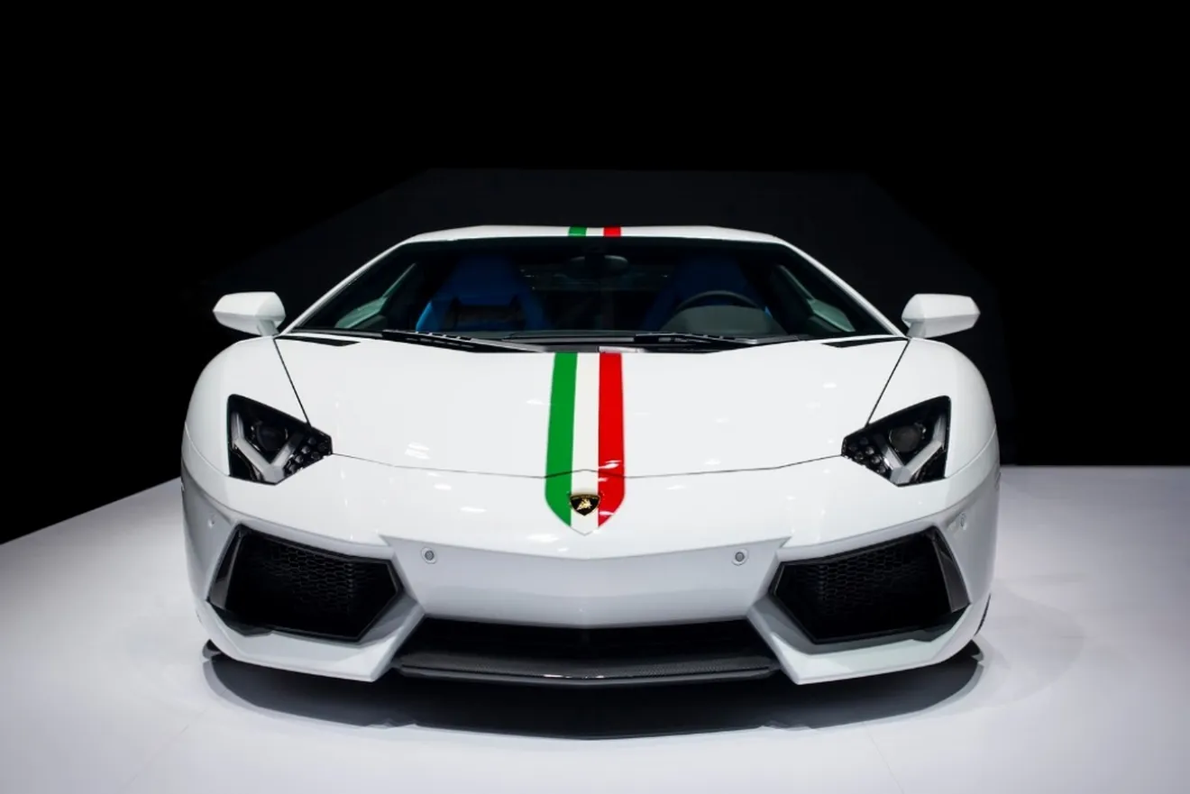 Lamborghini Ad Personam presenta el Aventador LP 700-4 Nazionale