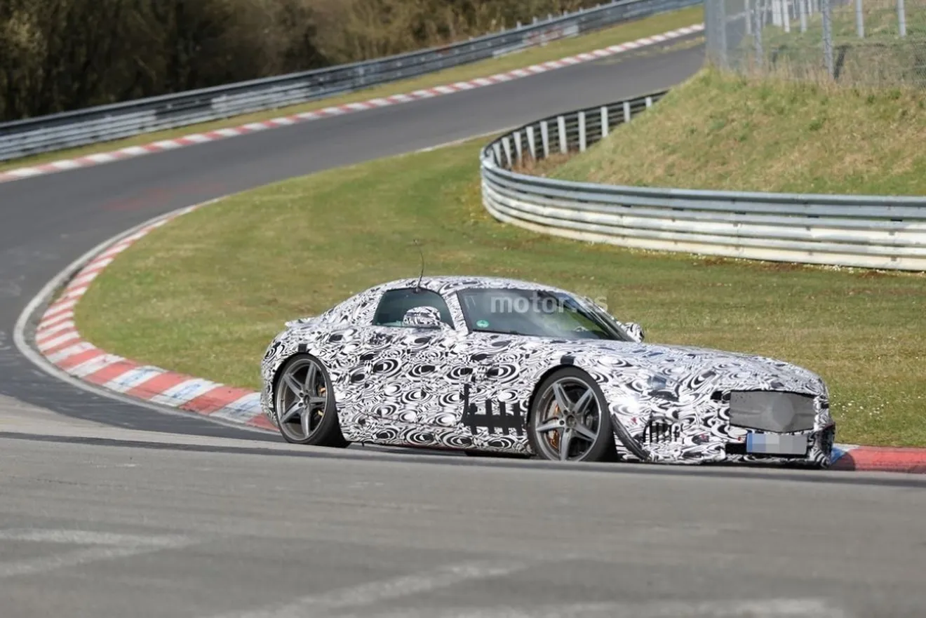 Escuchamos el rugir del Mercedes AMG GT