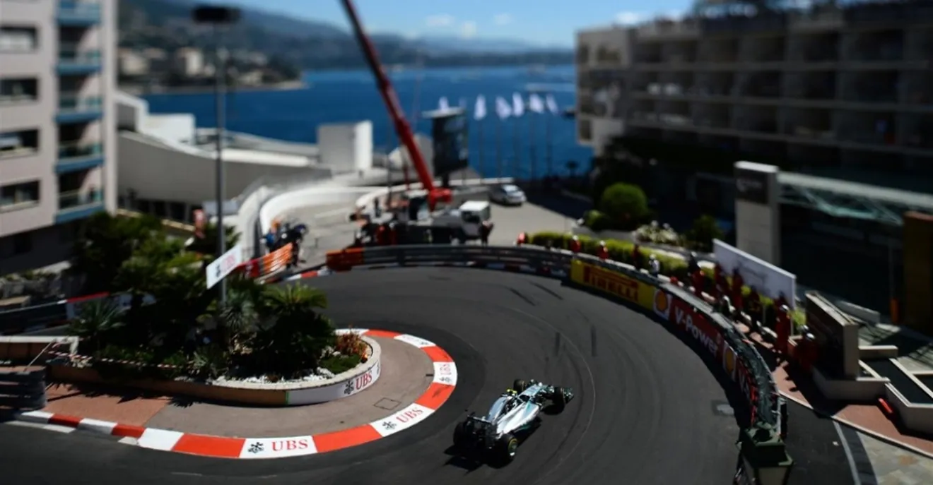 Rosberg marca la pole con una oportuna salida de pista
