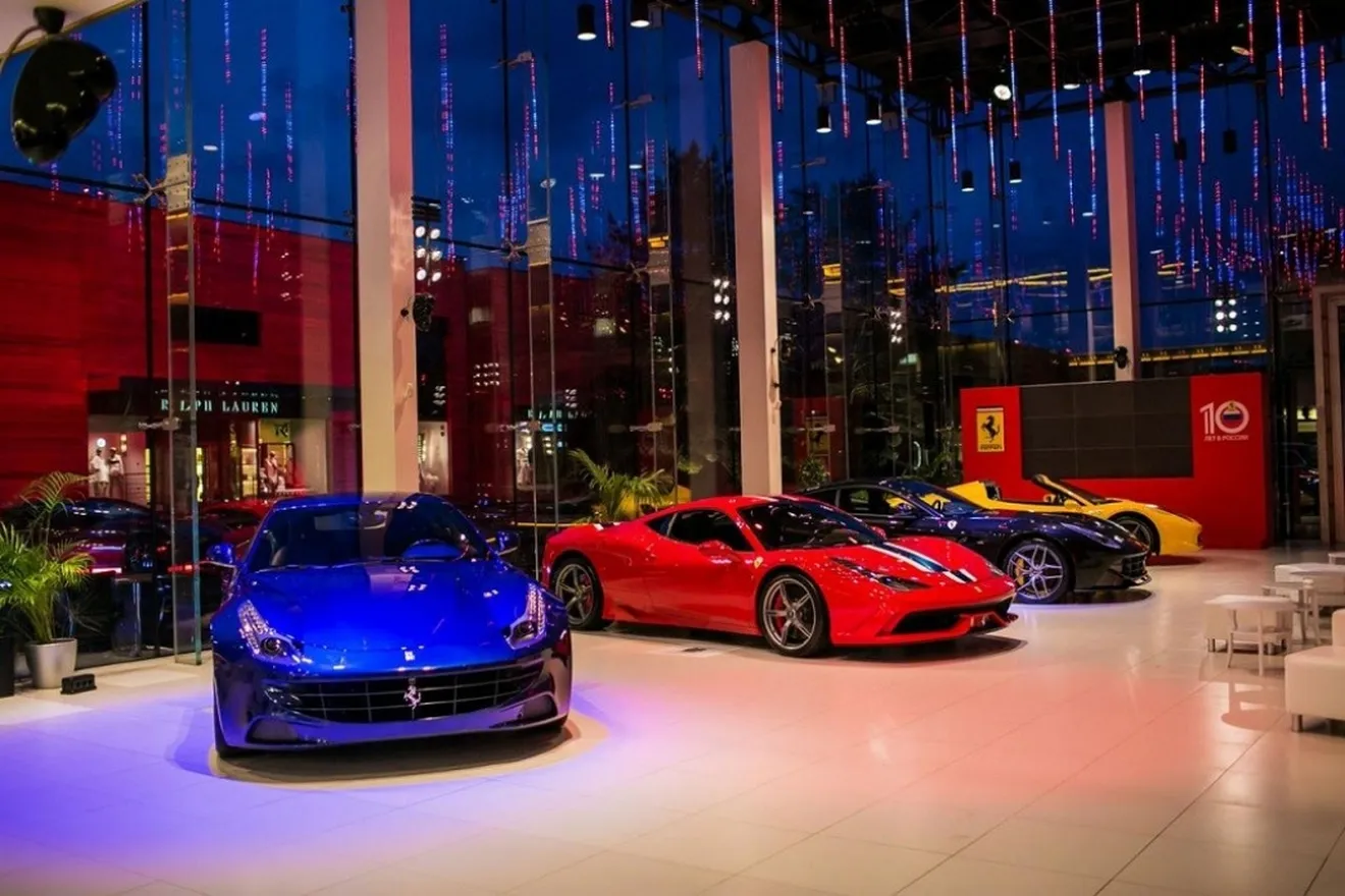 Ferrari celebra 10 años vendiendo coches en Rusia con ediciones especiales