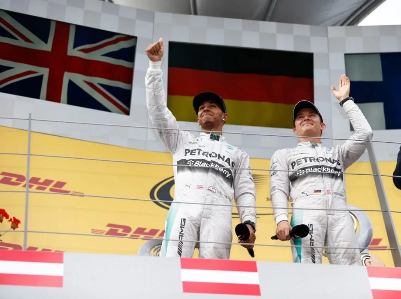 Rosberg y Hamilton dan una nueva lección magistral