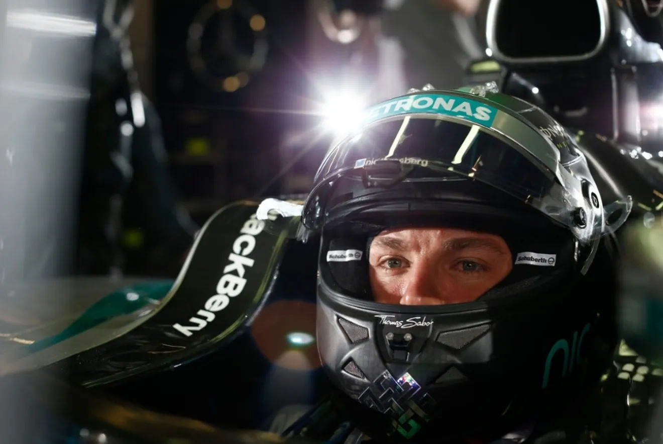 Rosberg supera con claridad a Hamilton en los primeros libres