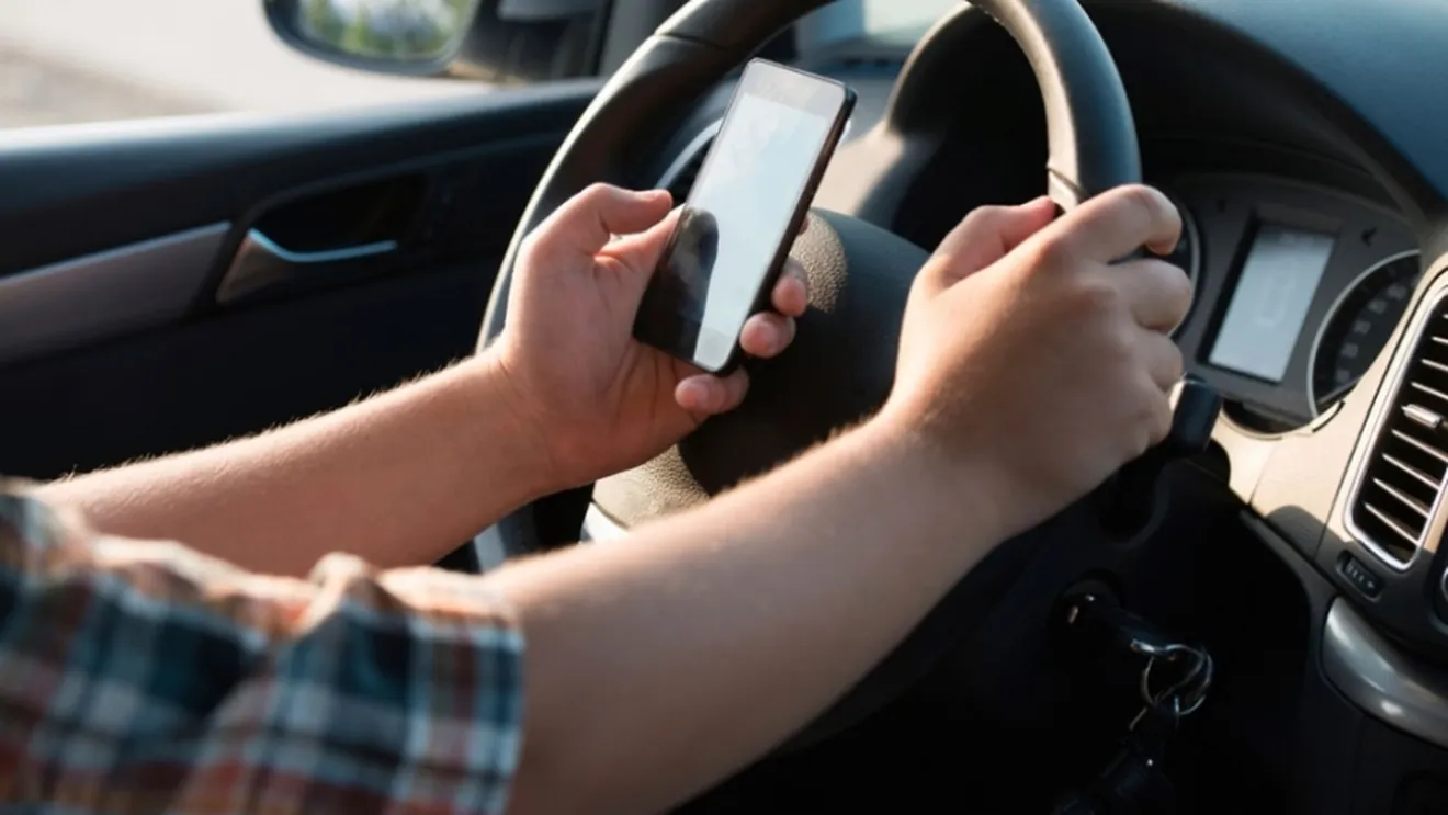 Los 10 malos hábitos más comunes al volante