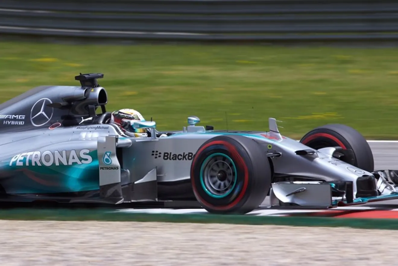 Mercedes sigue sin rival en Alemania y Hamilton marca el mejor tiempo