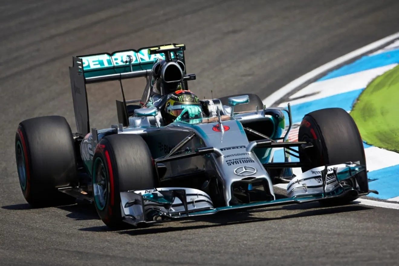 Rosberg corona la semana de su vida
