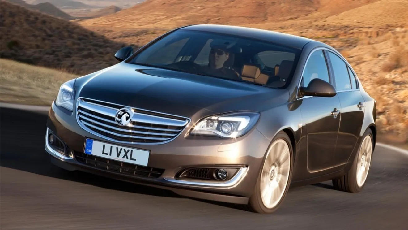 Reino Unido - Junio 2014: El Vauxhall Insignia sorprende en el Top 10