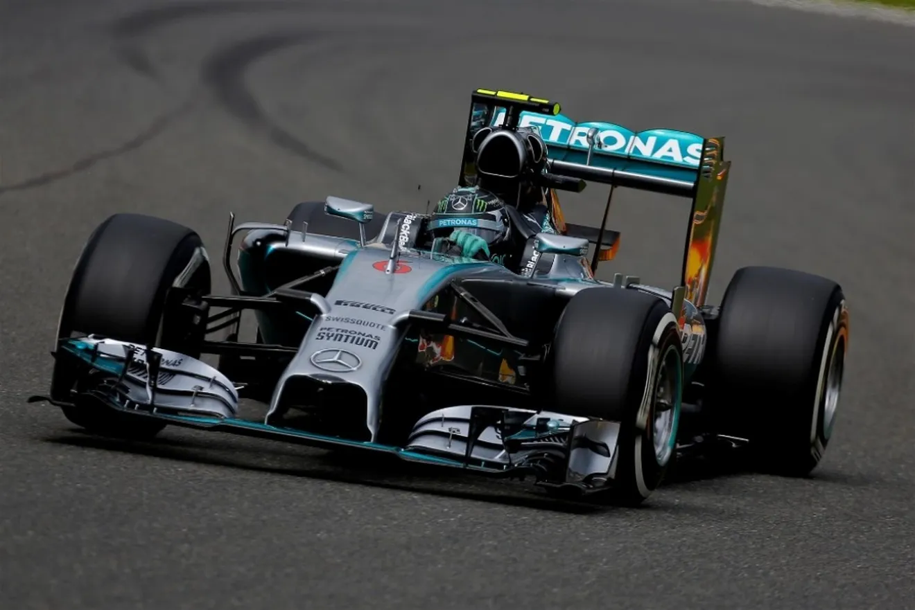 Rosberg marca la pole en mojado en Spa