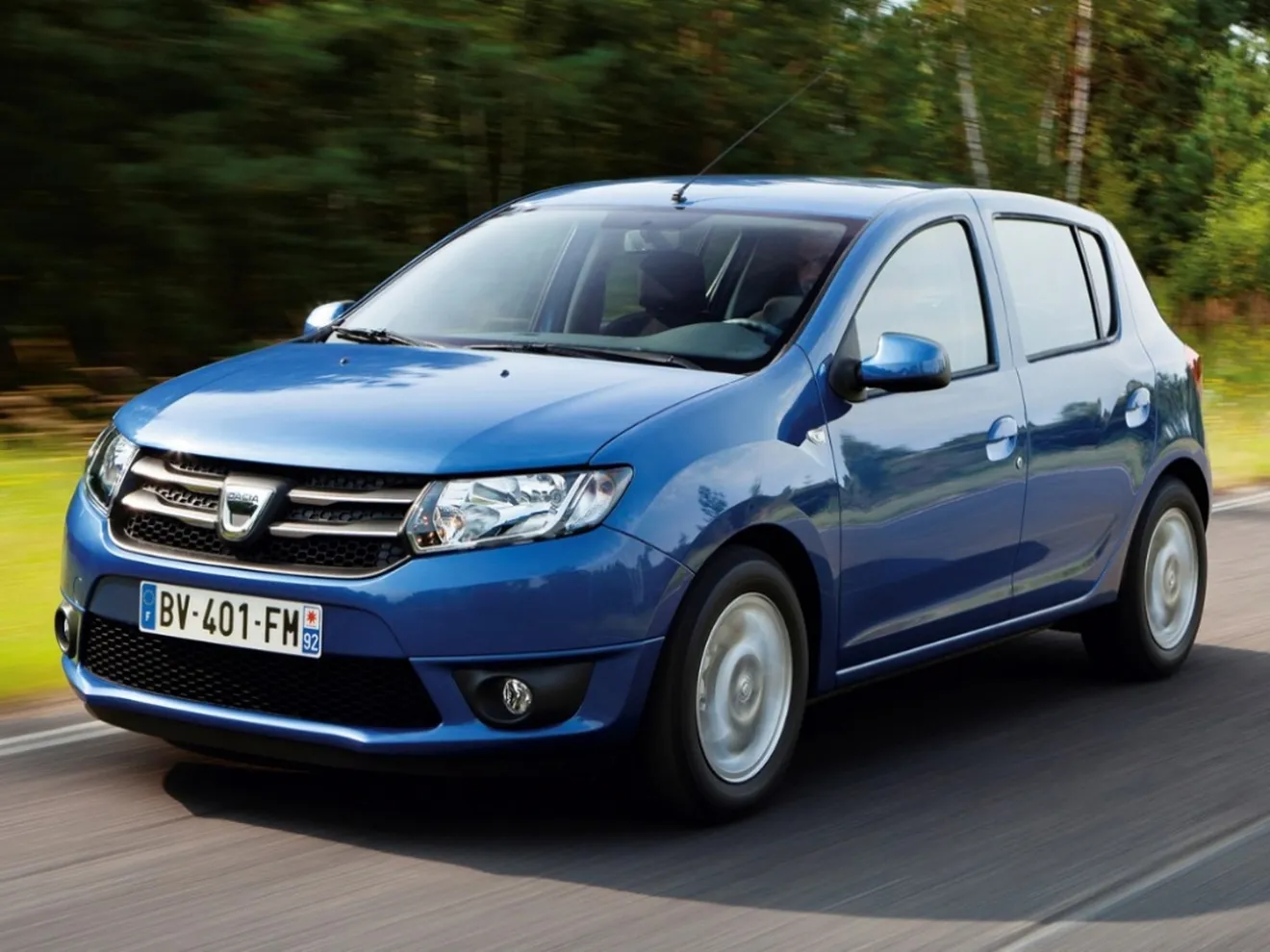 España - Agosto 2014: El Dacia Sandero es la estrella del verano