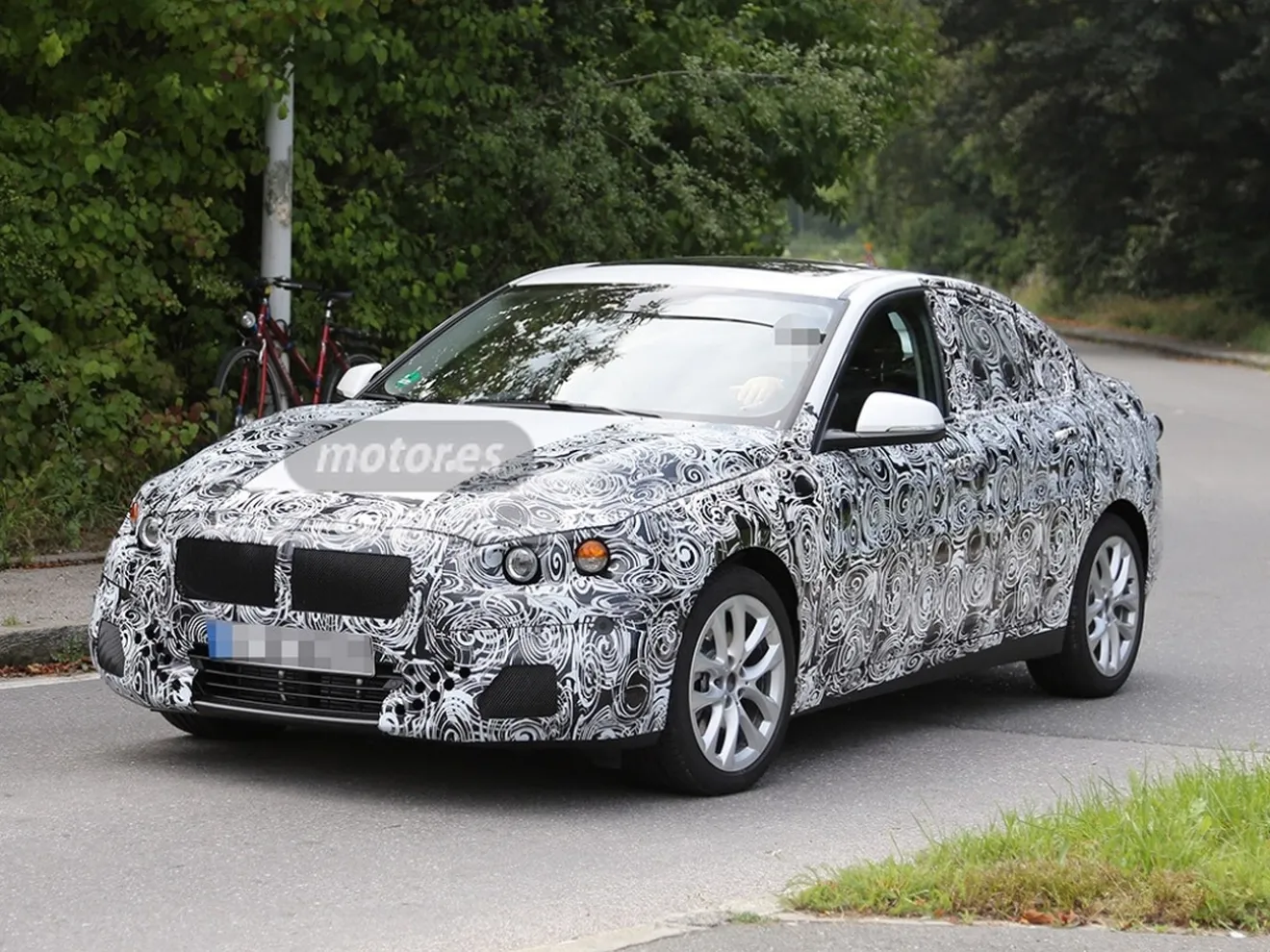 Primeras imágenes del BMW Serie 1 Sedán en fase de pruebas 
