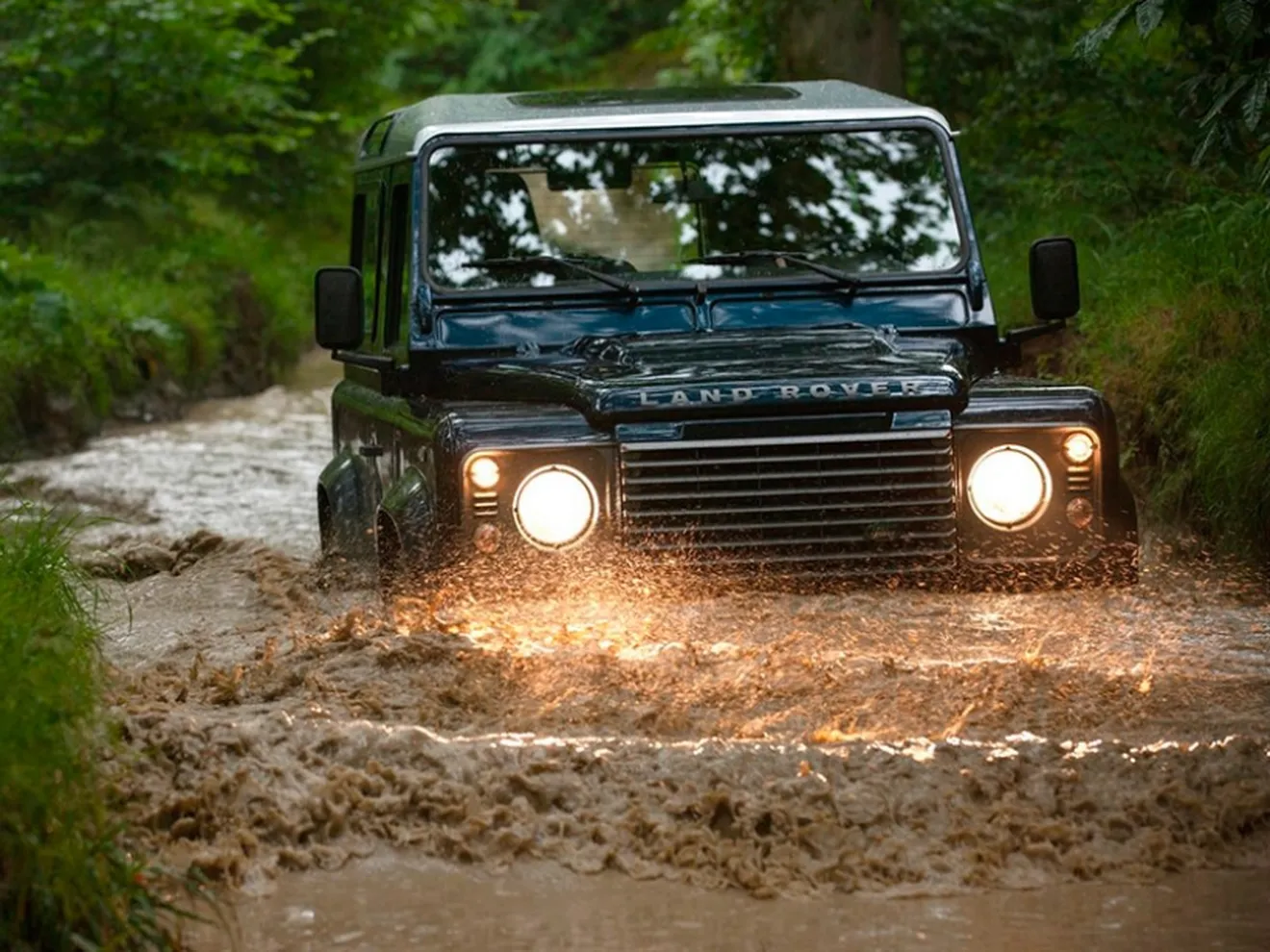 El Land Rover Defender sufrirá el tratamiento SVR