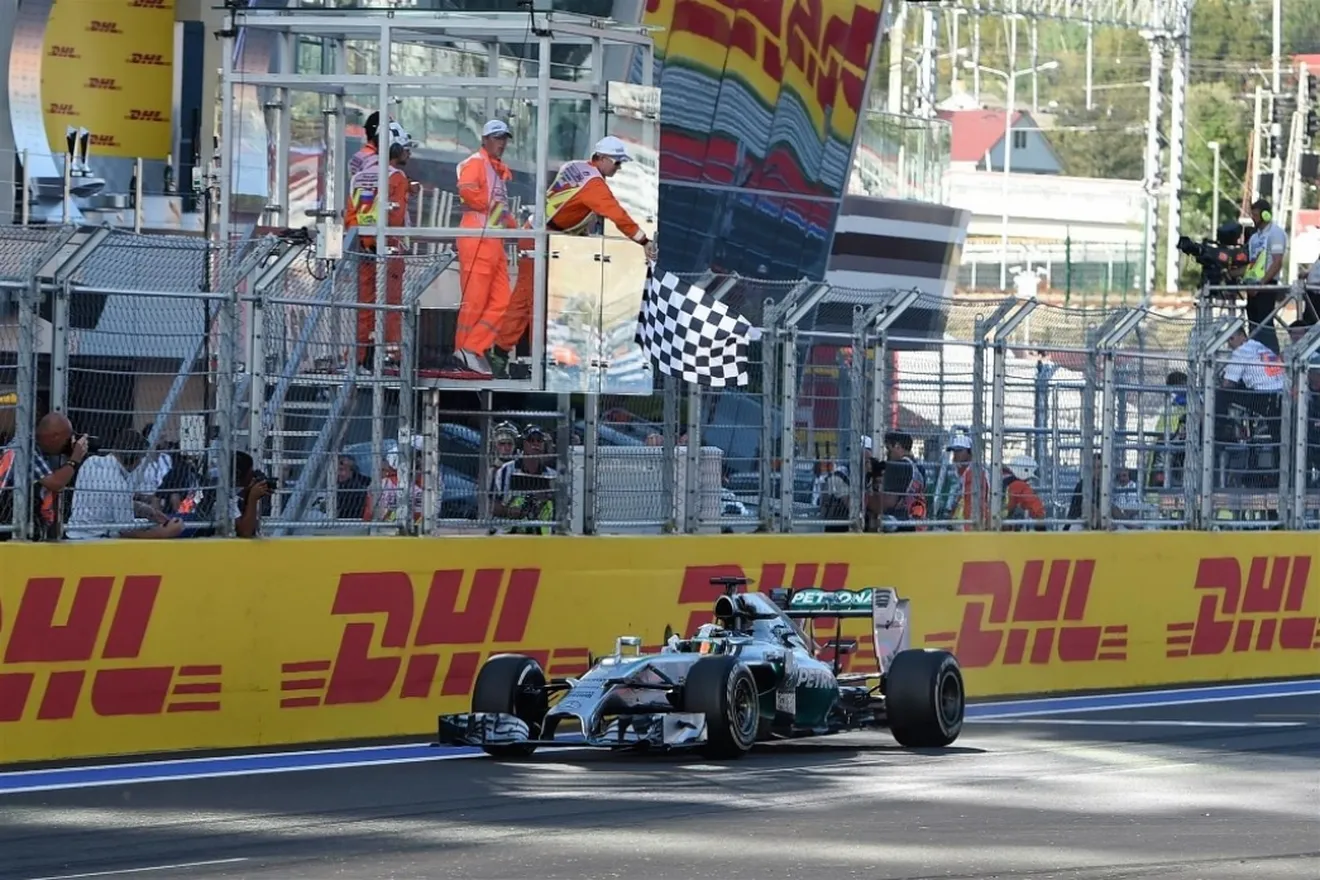 Hamilton hace campeón del mundo a Mercedes en Sochi
