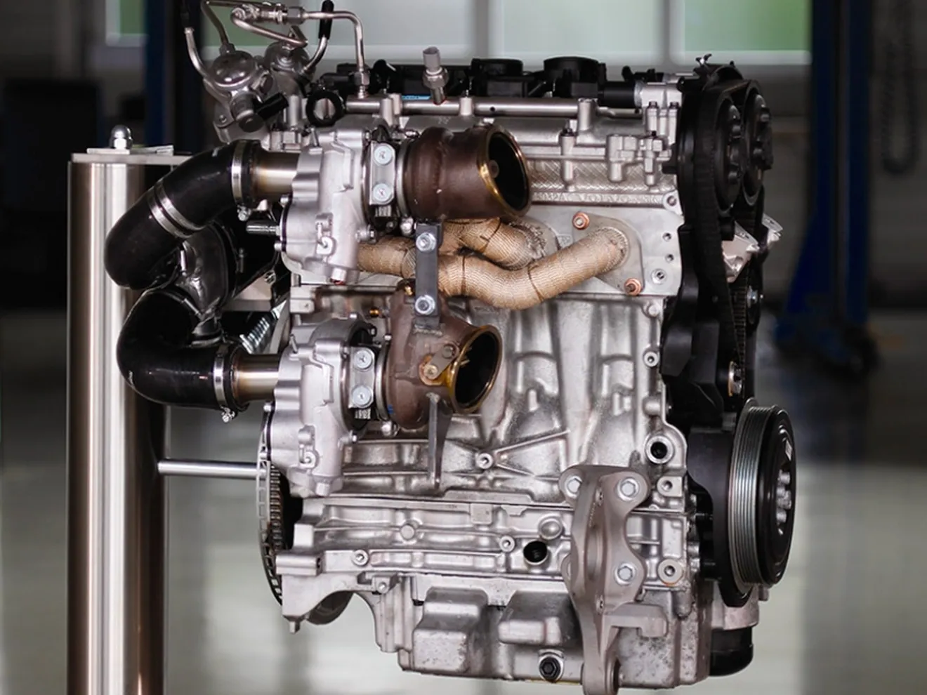 Motores de cuatro cilindros, dos litros y tres turbos de Volvo