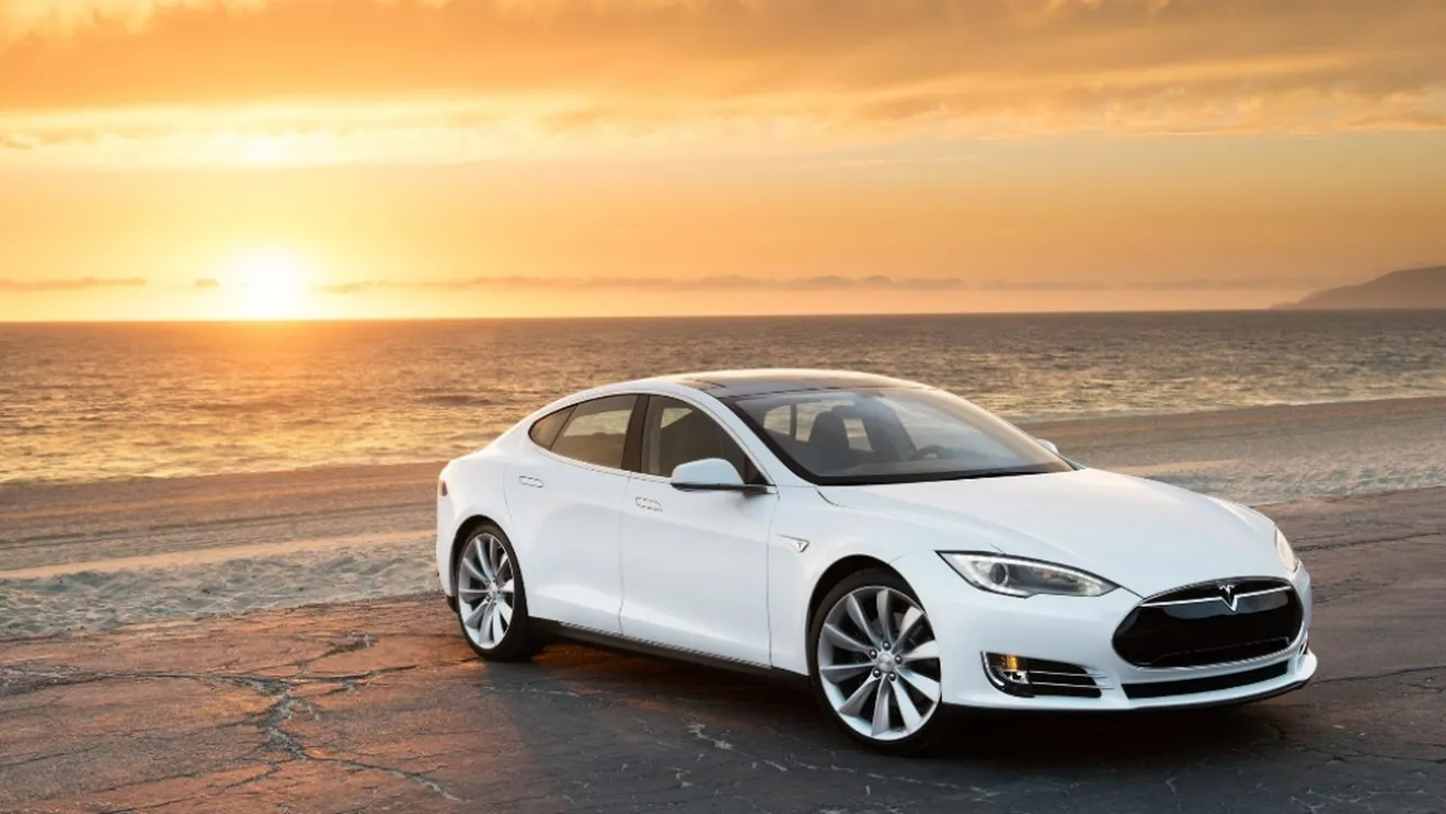 Tesla Model S: ahora con Autopilot, tracción integral y hasta 700 CV