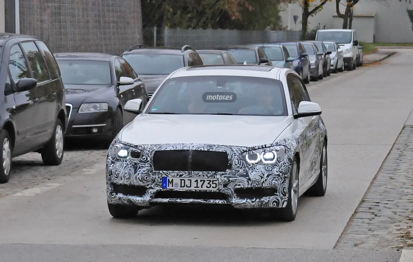 BMW Serie 1 2015 tres puertas, su restyling exterior e interior se deja ver en nuevas fotos espía