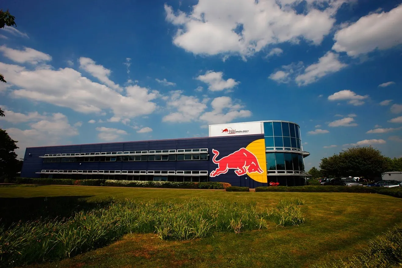 Desaparecen más de 60 trofeos tras un robo en la fábrica de Red Bull
