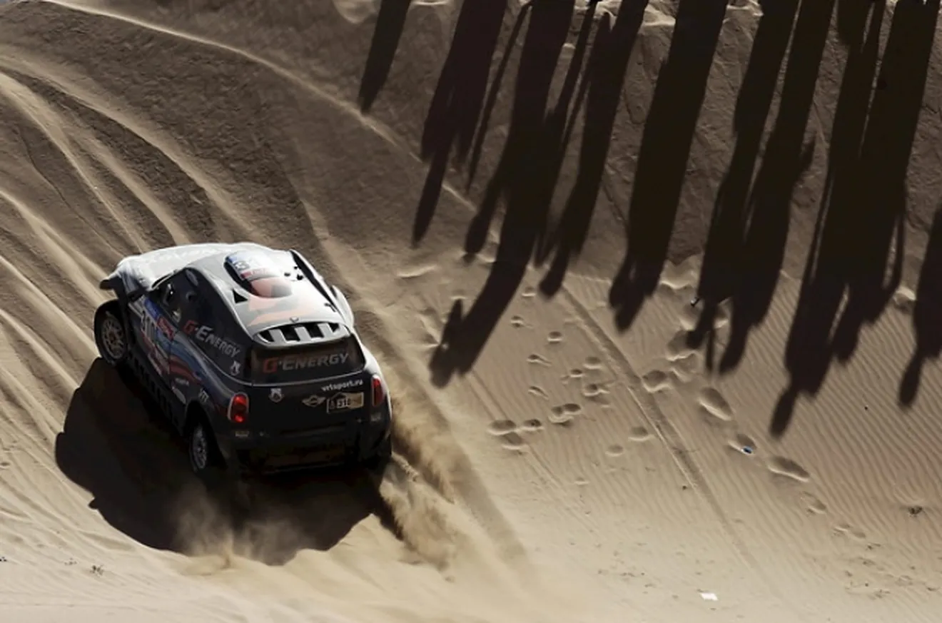 Dakar 2015 - Resumen Etapa 5: Carlos Sainz abandona y Vladimir Vasilyev gana