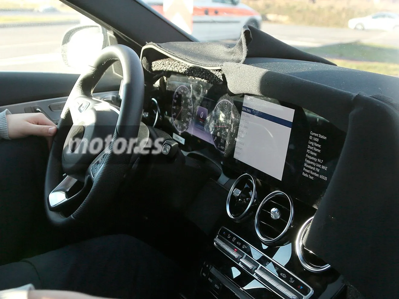 Mercedes Clase C 2017, primeras imágenes de su nuevo interior