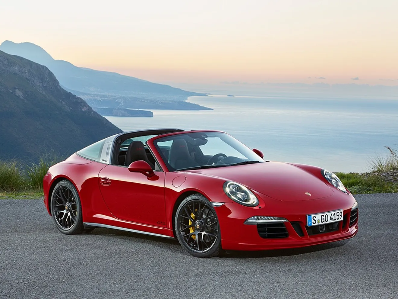 Porsche 911 4 GTS 2015, rendimiento y belleza reunidos en una sola pieza
