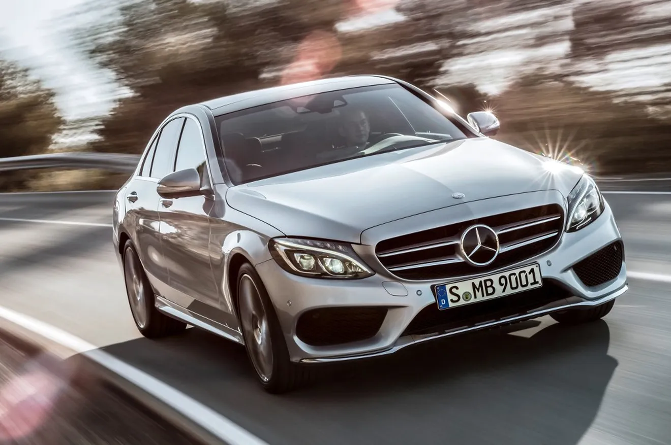 Alemania - Diciembre 2014: El Mercedes Clase C aumenta el ritmo