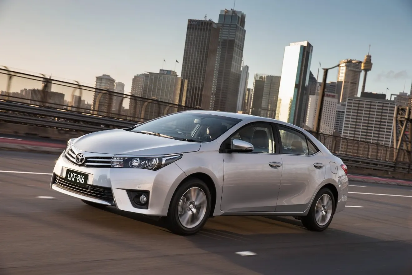 Australia - Diciembre 2014: El Toyota Corolla le gana la partida al Mazda3