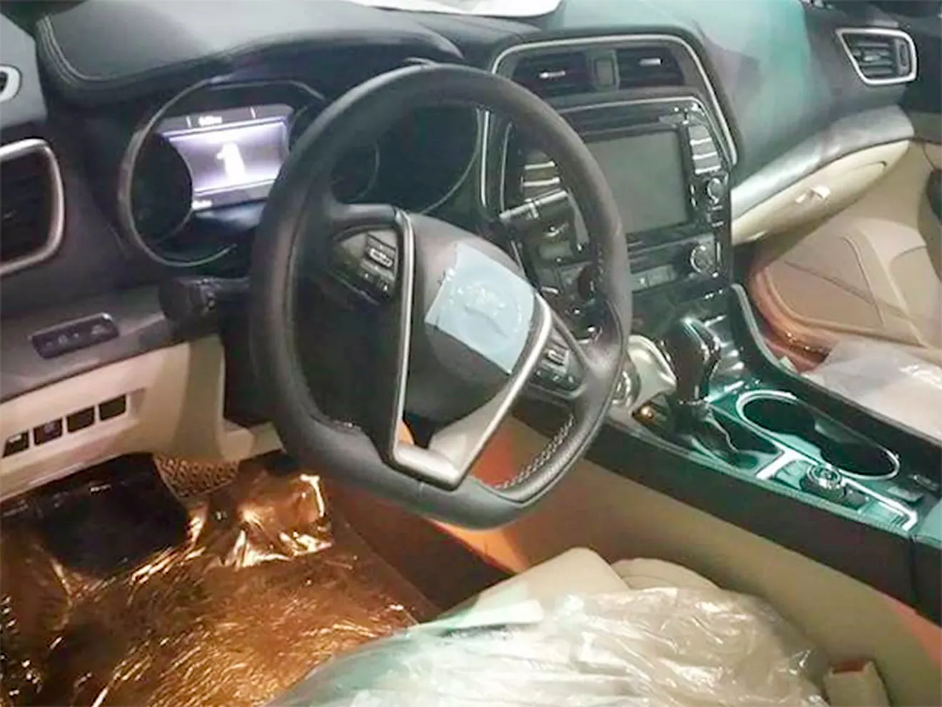 El Nissan Maxima 2016 muestra su interior por primera vez