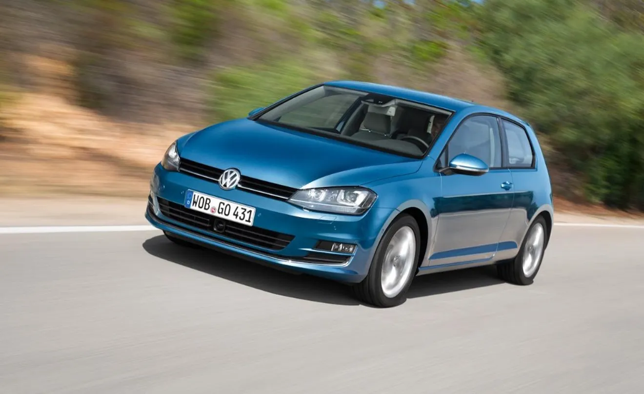 España - Enero 2015: El Volkswagen Golf acecha el primer puesto