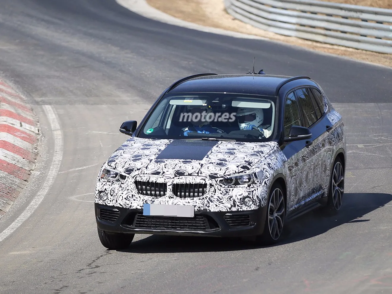El BMW X1 2015 se pone a punto en el circuito de Nürburgring
