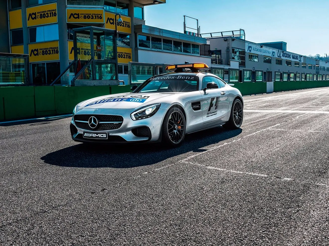 Mercedes AMG GT S F1 Safety Car, dispuesto para dirigir las carreras