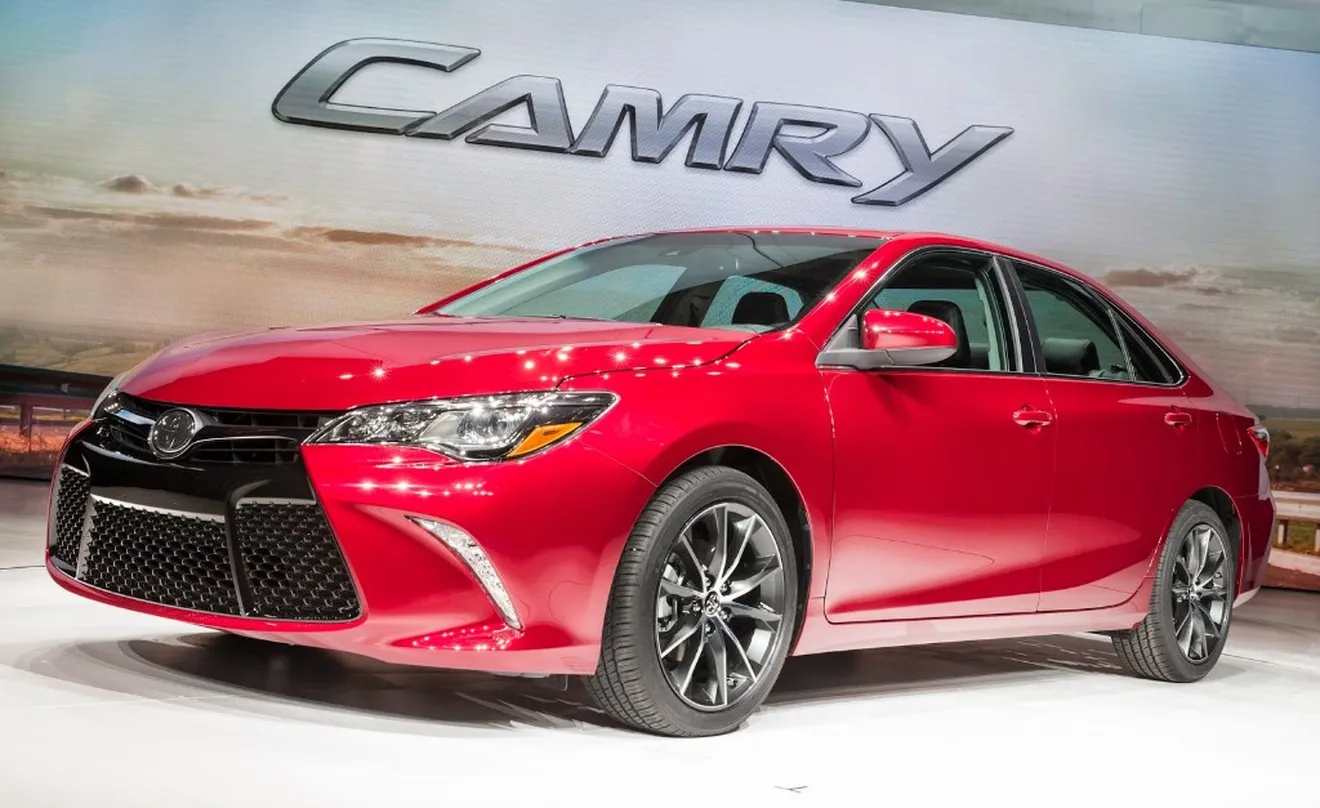 Estados Unidos - Febrero 2015: El Toyota Camry vuelve al podio